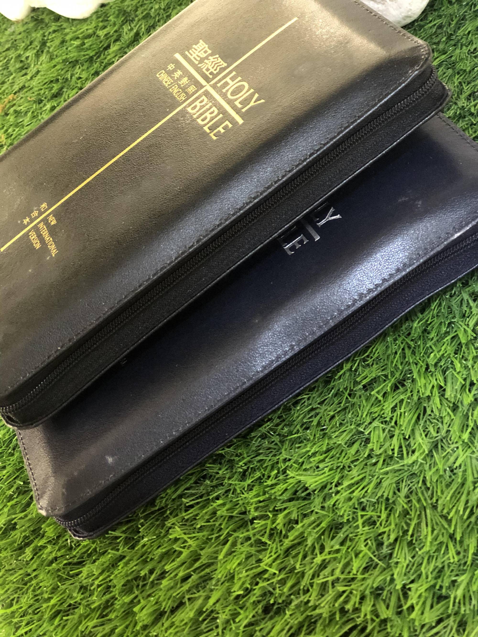 BIBLE-中英圣经和合本袖珍皮面- 黑色金边拉链(繁体)